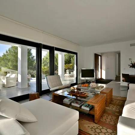 With Outdoor Area Villa
