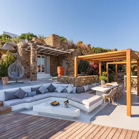 Stunning Surrounded By Lush Greenery Villa *