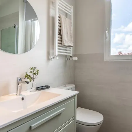 Trentola - 3 Bedroom In Malasana Apartment *