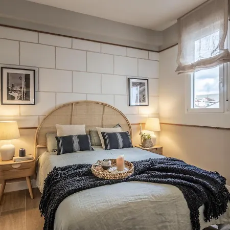 Trentola - 3 Bedroom In Malasana