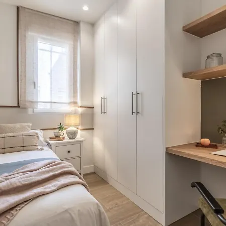 Trentola - 3 Bedroom In Malasana Apartment
