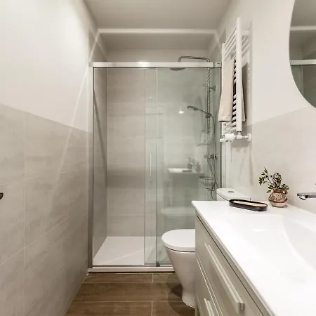 Trentola - 3 Bedroom In Malasana Apartment *