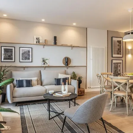 Trentola - 3 Bedroom In Malasana