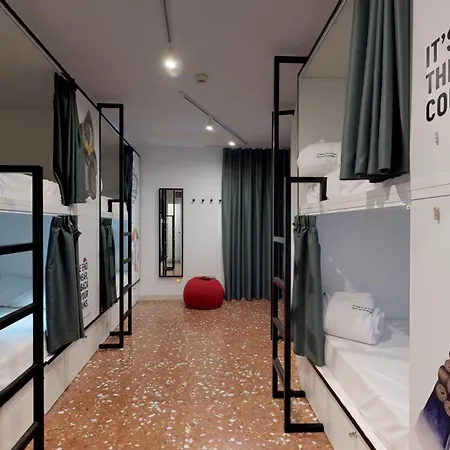 2060 The Newton Ostello Madrid