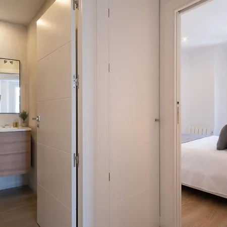 Charming For 4 Steps Away From Mercado De San Miguel , Calle Mayor Iv *