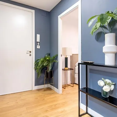 3 Bedrooms 2 Bathrooms Furnished - Salamanca - Stylish - Mintystay *