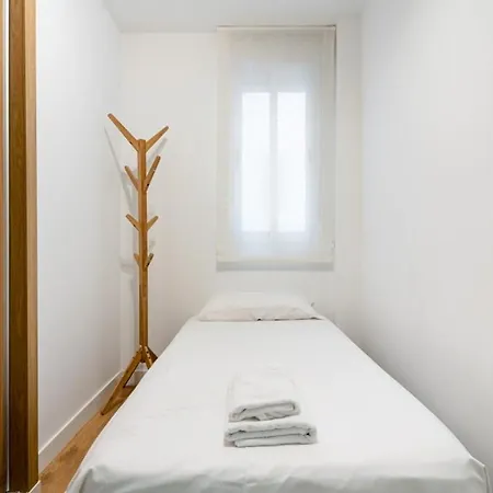 3 Bedrooms 2 Bathrooms Furnished - Salamanca - Stylish - Mintystay Apartment
