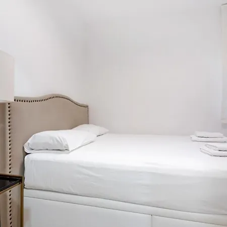 3 Bedrooms 2 Bathrooms Furnished - Salamanca - Stylish - Mintystay * Madrid
