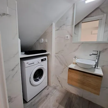 Apartment Cozy Up To 6 Persons 3 Min To Metro *