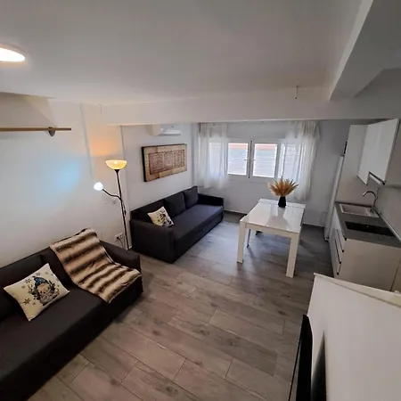 Apartment Cozy Up To 6 Persons 3 Min To Metro *