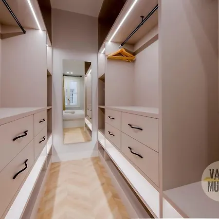 Apartamento De Lujo En La Emblematica Calle Montera Madrid
