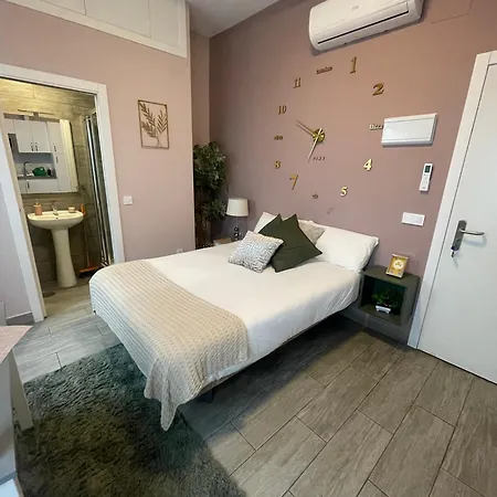Aparthotel La Pequena Puerta Del Sol