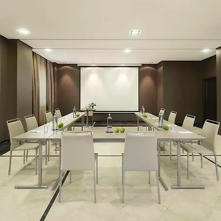 Nh Ribera Del Manzanares Hotel *