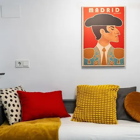 Acogedor Apto Tirso De Molina Madrid
