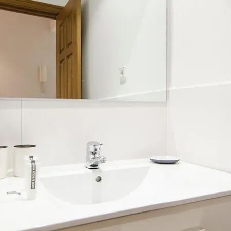 Personalized And Modern- 2 Bd 1bth- Opera Apartment *