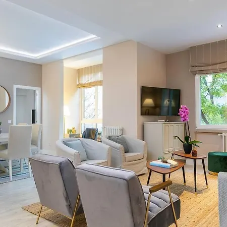 Spacious 3 Bedroom * Madrid