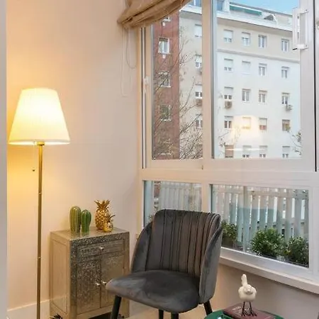 Spacious 3 Bedroom Apartamento