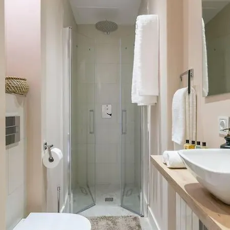 Spacious 3 Bedroom Apartamento *