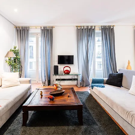 Preciados De Callao Apartment *