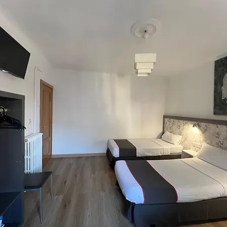 Pensión Hello 3*