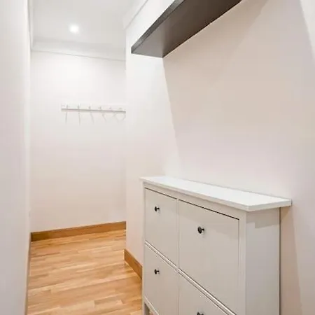 Spacious Modern Flat In The Centre Of - Infantas