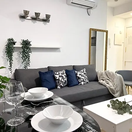 Charming Rio Manzanares Apartment *