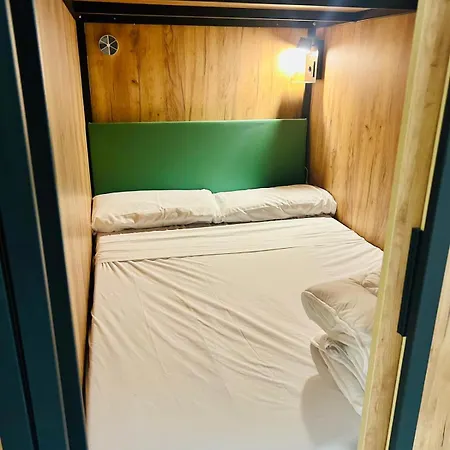Capsule hotel Urban Madrid