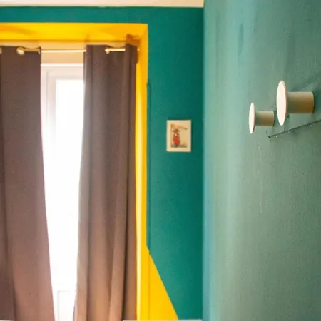 Onefam Sungate Hostel *