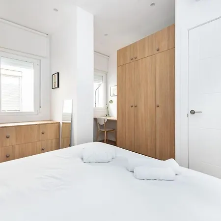 Bright Apartment- 1bd 1bth- Alonso Cano Apartment