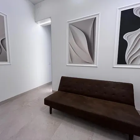 E8 Delux Plaza Mayor Apartment *