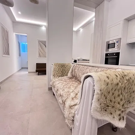 E8 Delux Plaza Mayor Apartment