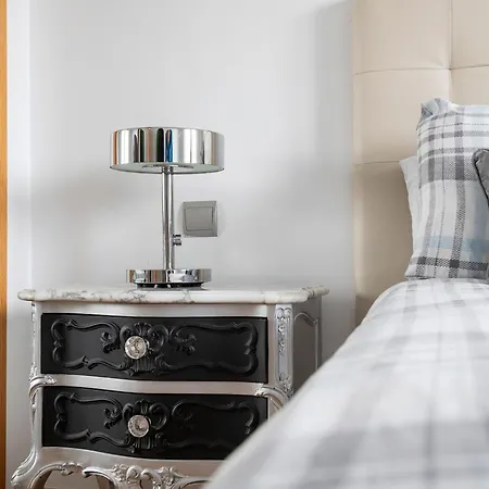 Anderson Apartment *