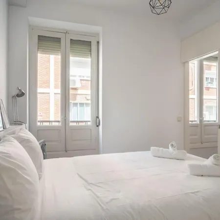 2 Bedrooms 1 Bathroom Furnished - Anton Martin - Vintage - Mintystay Apartment