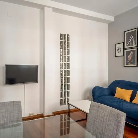 2 Bedrooms 1 Bathroom Furnished - Anton Martin - Vintage - Mintystay Madrid