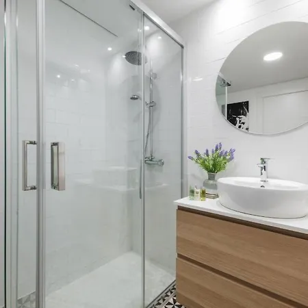 1 Bedroom 1 Bathroom Furnished - Justicia - Refurbished - Minty Apartment *