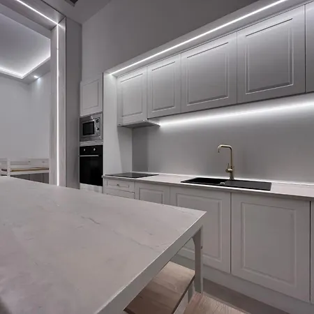 E6 Delux Plaza Mayor Apartment *