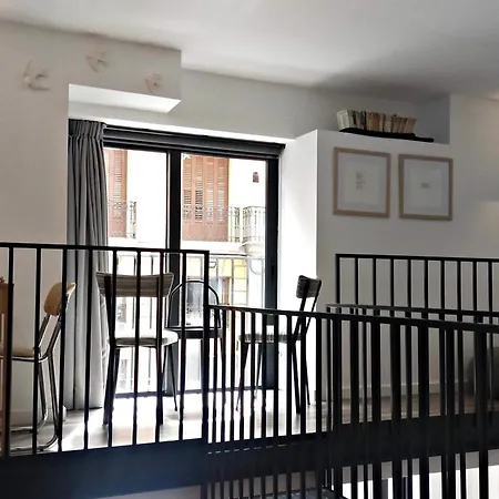 - Q2home Apartment *