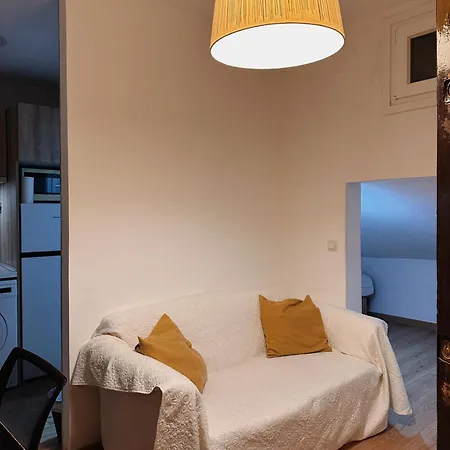 Apartment Buhardilla En Lavapies Cerca De Atocha Madrid