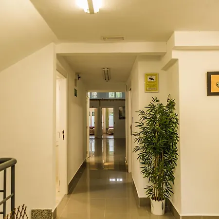 Isabel Hotel *