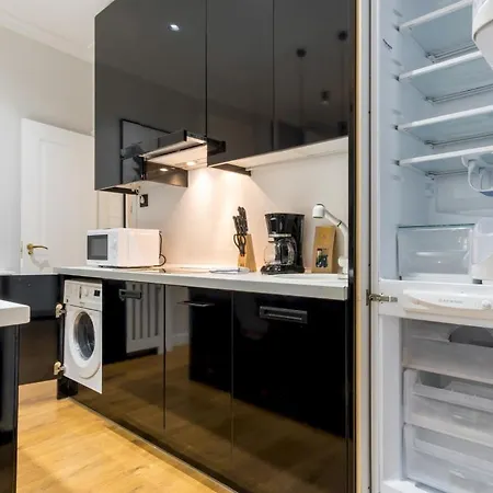 Apartment Wide And Modern -1bd 1,5 Bth- Malasana *