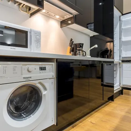 Apartment Wide And Modern -1bd 1,5 Bth- Malasana *