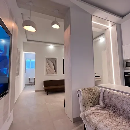 E6 Delux Plaza Mayor Apartment *