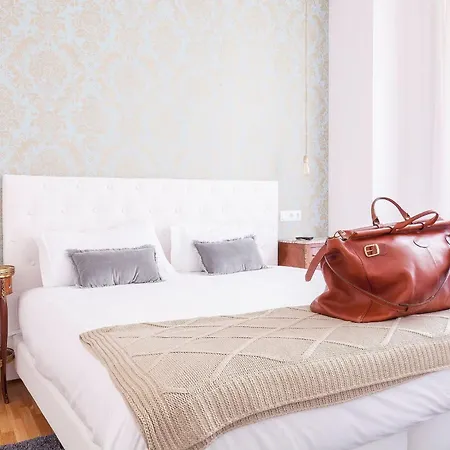 Palacio Conde Miranda Appartement Madrid