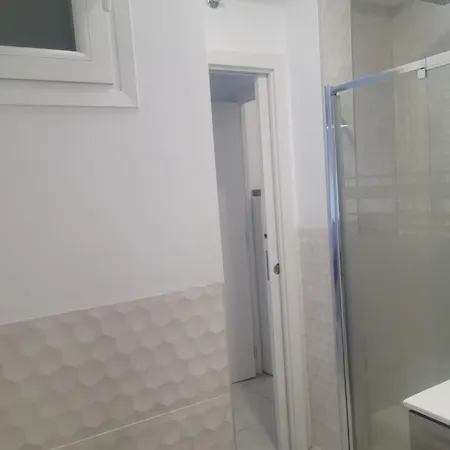 Apartment 250m Chamartin, 250m Plaza Castilla, 3 Stops Bernabeu