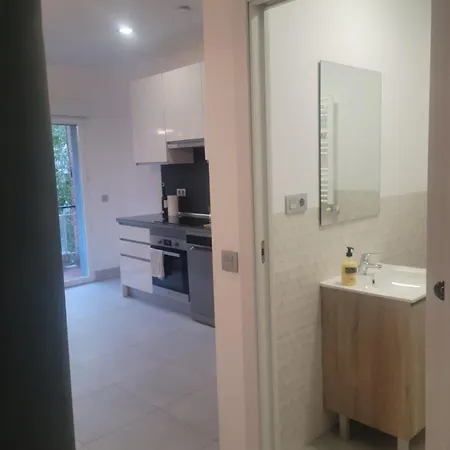 Apartment 250m Chamartin, 250m Plaza Castilla, 3 Stops Bernabeu
