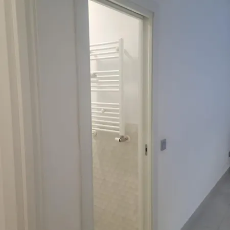 Apartment 250m Chamartin, 250m Plaza Castilla, 3 Stops Bernabeu Madrid