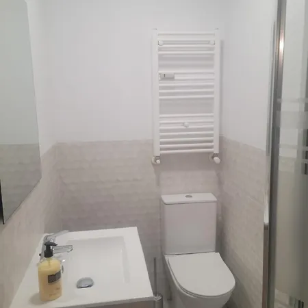 250m Chamartin, 250m Plaza Castilla, 3 Stops Bernabeu Apartment *