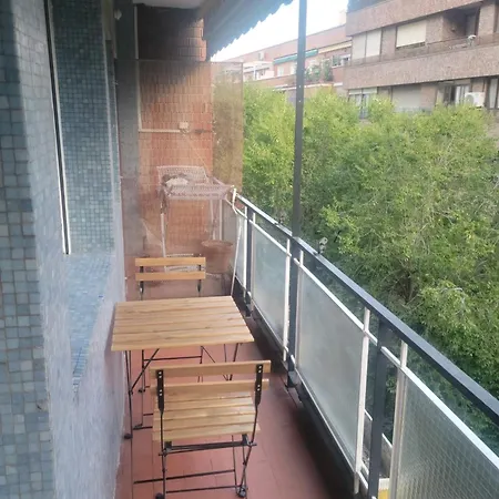 250m Chamartin, 250m Plaza Castilla, 3 Stops Bernabeu Apartment