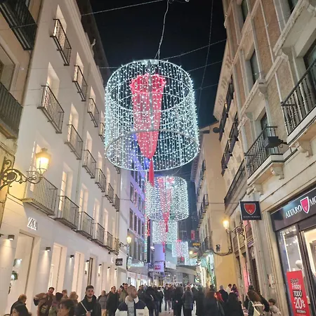 Pequeno En El Centro De Madrid