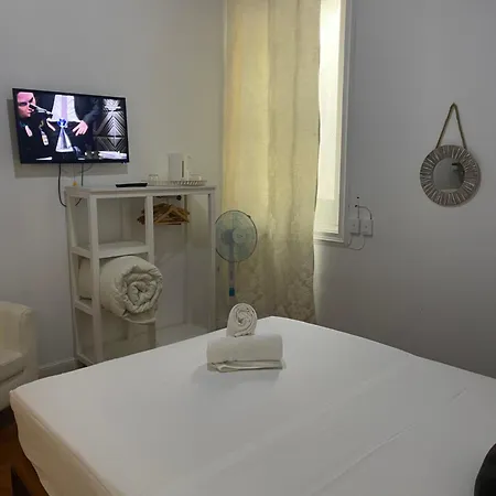 Grand Via House 3*